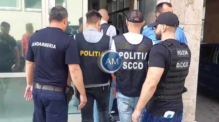 BAC-ul-fraudat-n-grup-organizat-la-Mehedini-Din-reea-fceau-parte-inspectori-colari-i-profesori