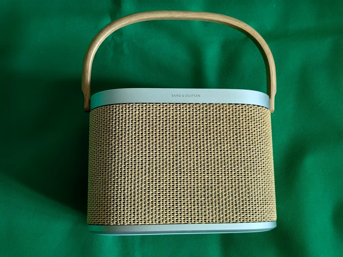 Bang-amp-Olufsen-Beosound-A5-box-portabil-premium-cu-putere-neobinuit-TECH-REVIEW