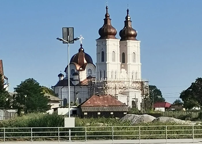 Blestemul-rusesc-din-Chilia-Veche-Localnicii-se-roag-pentru-pace-n-biserica-bombardat-de-rui-n-anii-40-FOTO