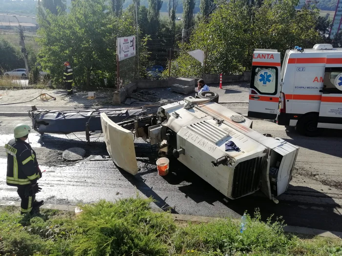 Brbat-prins-sub-un-utilaj-care-lucra-la-un-drum-din-Cluj-Muncitorul-ajuns-la-spital