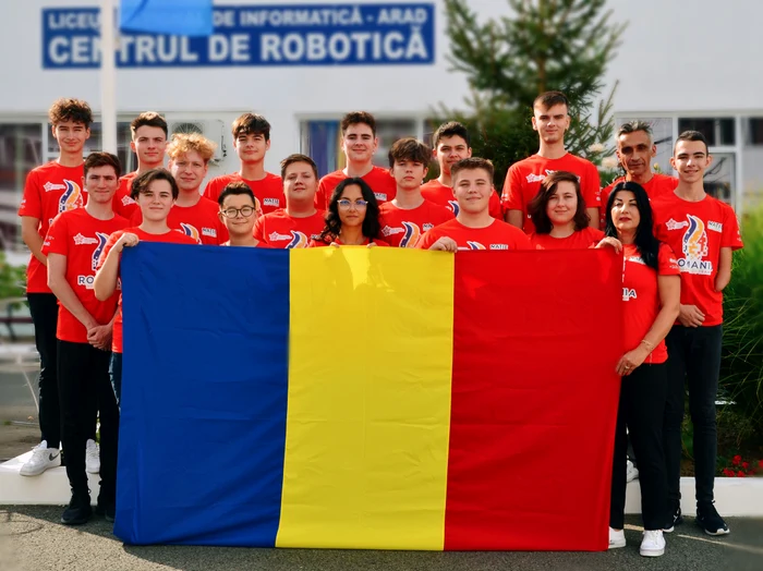 Ce-poate-face-robotul-cu-care-echipa-de-robotic-a-Romniei-va-concura-Olimpiada-global-Componena-lotului