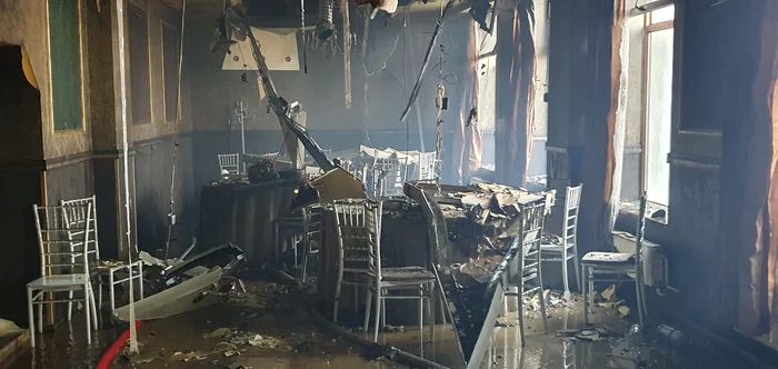 Cel-mai-cunoscut-restaurant-de-pe-malul-Borcei-s-a-fcut-scrum-Incendiu-violent-la-Intim-FOTO