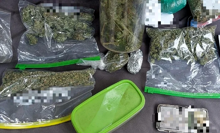 Dealer-de-droguri-prins-cu-3-kilograme-de-canabis-asupra-sa-Fcea-afaceri-cu-un-membru-al-familiei