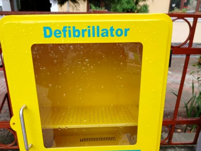Defibrilatorul-furat-din-centrul-Braovului-a-fost-gsit-Cum-au-ajutat-dou-cadre-medicale-la-prinderea-hoului
