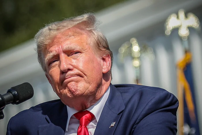 -Donald-Trump-a-lipsit-i-de-la-a-doua-dezbatere-republican-televizat-i-este-fric