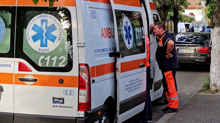 Echipajul-unei-ambulane-prins-n-mijlocul-unei-rfuieli-cu-mpucturi-ntre-dou-clanuri-din-Buzu