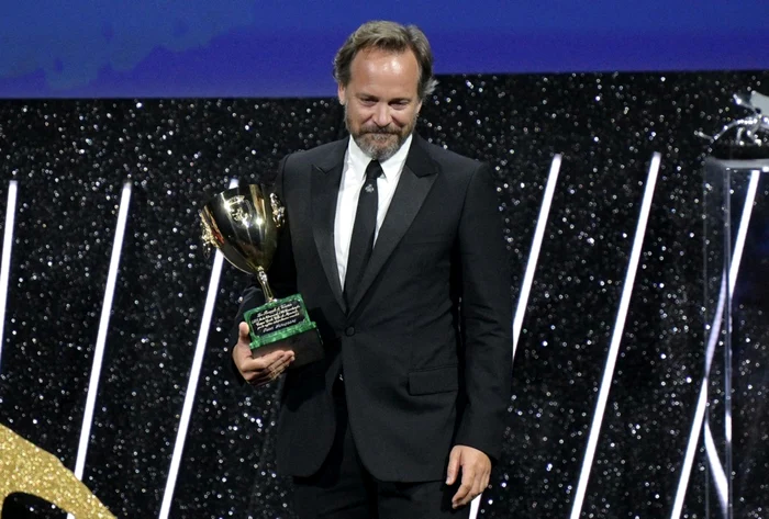 Festivalul-de-la-Veneia-2023-Peter-Sarsgaard-recompensat-cu-Coppa-Volpi-pentru-cel-mai-bun-actor
