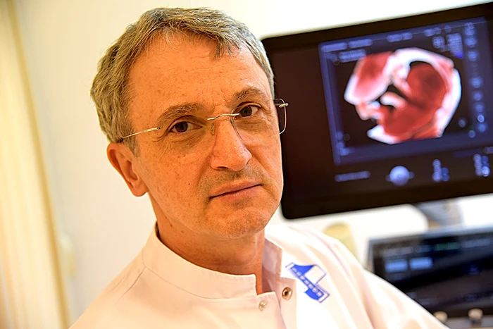INTERVIU-Conf-Dr-Doru-Herghelegiu-medic-primar-obstetric-ginecologie-Naterea-este-privit-ca-un-eveniment-fiziologic-natural-care-trebuie-s-decurg-uor-i-frumos