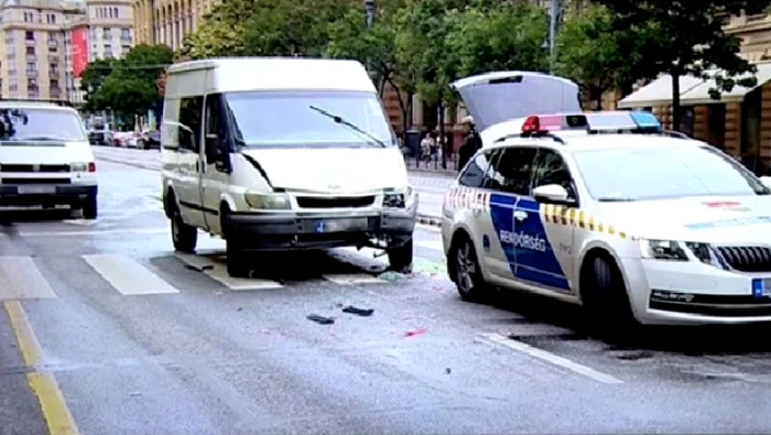 Microbuz-nmatriculat-n-Romnia-plin-cu-imigrani-ilegali-implicat-ntr-un-accident-la-Budapesta-oferul-a-fugit