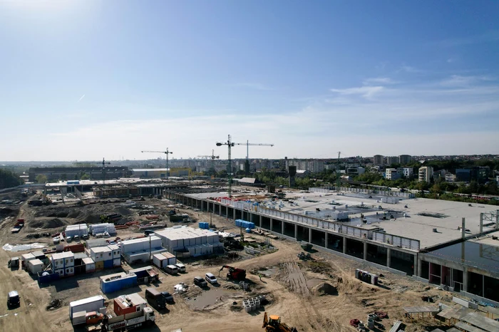 Nou-punct-turistic-pe-harta-Argeului-viitorul-mall-al-Pitetiului-Este-contractat-aproape-100-dei-se-deschide-abia-la-anul