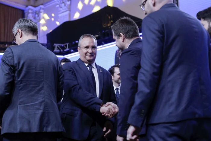 PNL-propune-sanciuni-pentru-utilizarea-drapelului-naional-cu-inscripii-i-simboluri-neaprobate-de-lege-i-regulamente-militare