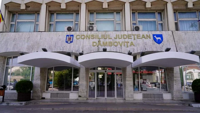 Palatul-administrativ-din-Dmbovia-intr-n-reabilitare-Istoria-cldirii-simbol-din-Trgovite