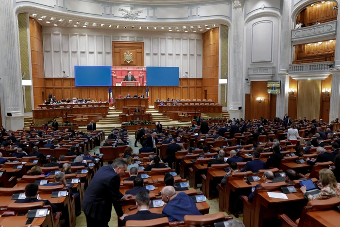 Parlamentul-se-reunete-de-la-ora-1800-n-edin-comun-pentru-asumarea-rspunderii-Guvernului