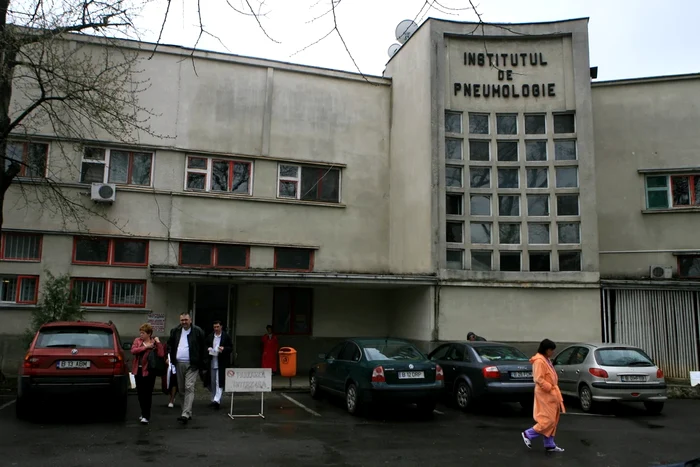 Percheziiile-de-la-Spitalul-Marius-Nasta-50000-de-euro-ar-fi-fost-gsii-la-locuina-medicului-Cornel-Petreanu