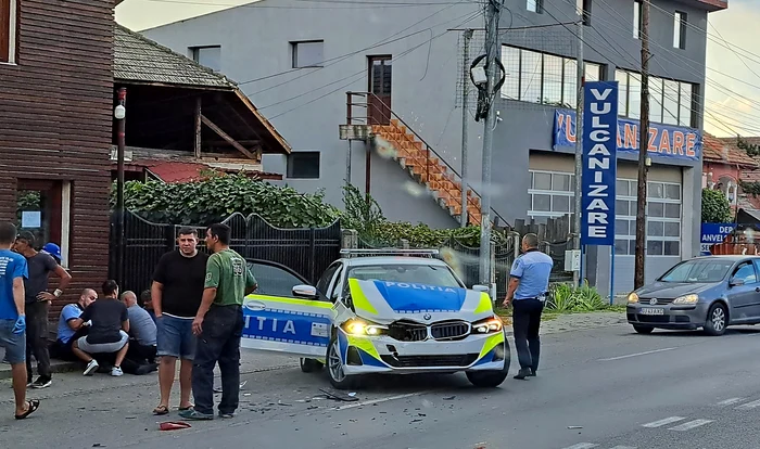 Poliiti-rnii-ntr-un-accident-rutier-la-Gorj-Echipajul-era-n-misiune-iar-un-ofer-nu-i-a-acordat-prioritate-