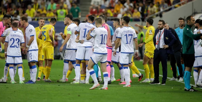 Presa-din-Serbia-a-luat-foc-dup-ce-Romnia-a-fost-pedepsit-de-UEFA-pentru-incidentele-de-la-meciul-cu-Kosovo