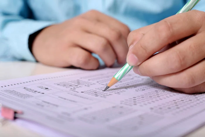 Se-caut-profesori-care-s-realizeze-subiecte-pentru-examenele-naionale