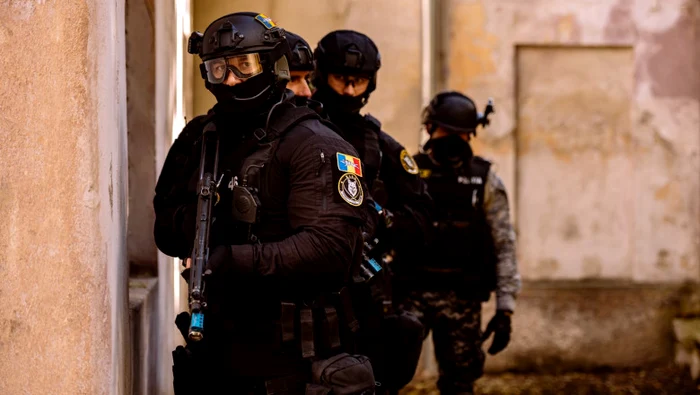 Traficani-de-droguri-printre-care-i-minori-reinui-la-Iai