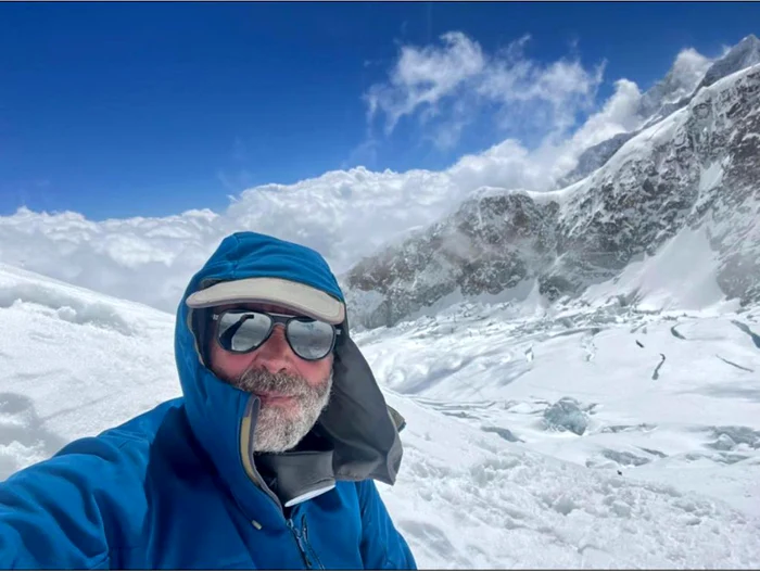 Un-alpinist-de-60-de-ani-ultima-frontier-n-Himalaya-Adrian-Laza-e-pe-cale-s-stabileasc-un-record-naional-FOTO