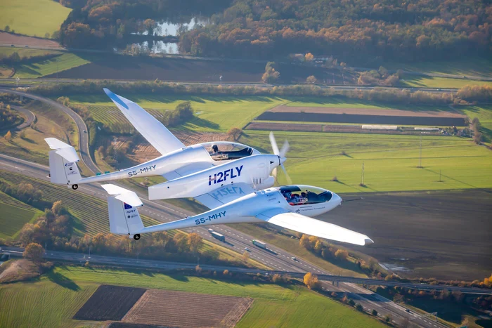 Un-avion-electric-a-fcut-un-zbor-n-Slovenia-cu-energie-generat-de-hidrogen-lichid