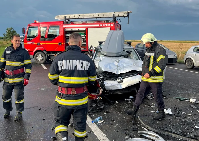 Un-brbat-a-murit-ntr-un-teribil-accident-pe-DN2-Alte-trei-persoane-sunt-rnite-FOTO