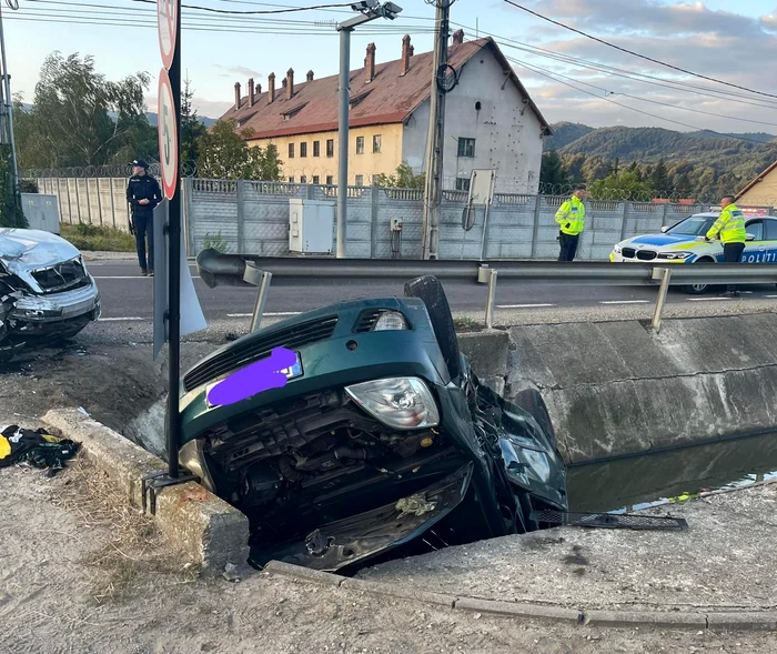 Zece-persoane-implicate-ntr-un-accident-pe-DN-17--Un-brbat-a-fost-resuscitat-FOTO