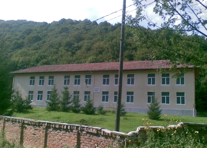 coal-cu-9-elevi-din-Munii-Apuseni-modernizat-cu-186-milioane-de-lei-n-comun-mai-triesc-577-de-oameni