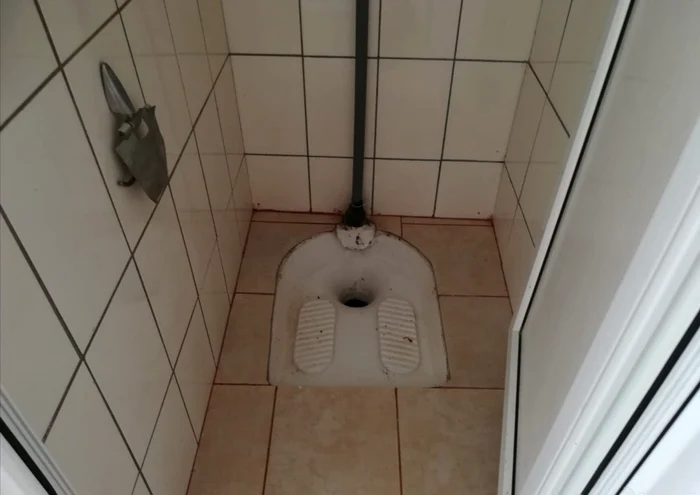 coli-fr-ap-potabil-n-cldiri-vechi-i-degradate-Pentru-prima-dat-unele-vor-avea-toalete-n-interior