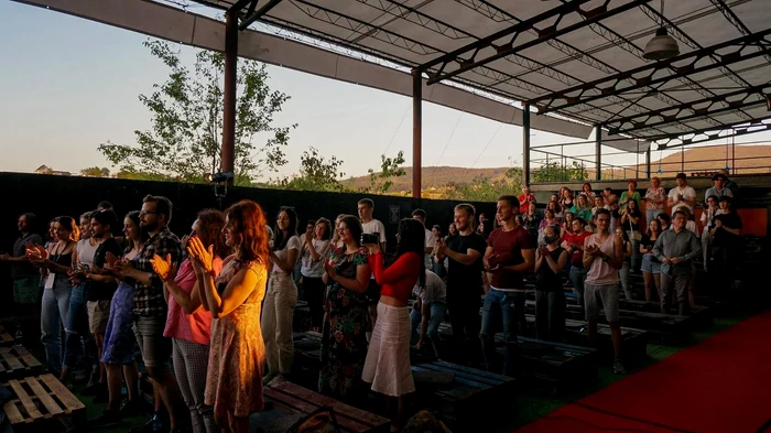 ncepe-festivalul-Curtea-Artitilor-la-Zalu-unul-dintre-cele-mai-mari-festivaluri-culturale-din-Transilvania