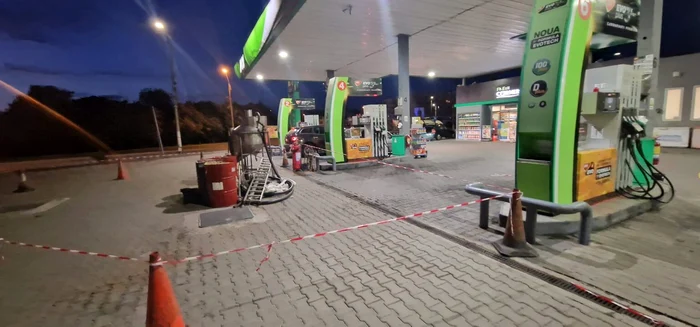 Ap-n-loc-de-carburant-la-o-benzinrie-din-Neam-S-a-ntmplat-dup-o-splare-a-rezervoarelor-i-pompelor-Reacia-MOL