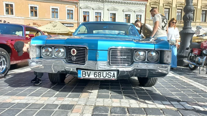 Bijuterii-pe-trei-i-patru-roi-n-Piaa-Sfatului-Maini-cu-personalitate-admirate-de-braoveni-