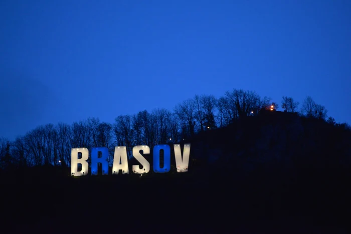 Braovul-luminat-n-culorile-Israelului-Evreu-braovean-Acolo-e-de-un-milion-de-ori-mai-greu