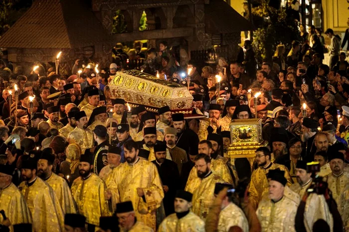 Cel-mai-mare-pelerinaj-din-Romnia-a-nceput-PS-Teofan-mesaj-pentru-credincioii-care-ajung-la-Sfnta-Parascheva-de-la-Iai