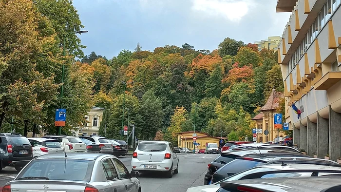 Culorile-toamnei-la-Braov-Oraul-este-un-spectacol-al-naturii-De-vzut-n-Romnia-FOTO