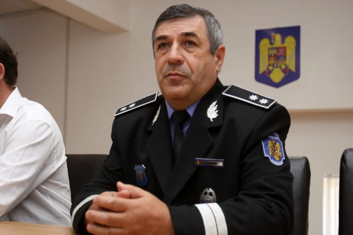 Cum-a-fost-pensionat-cu-fora-un-dinozaur-care-a-ocupat-funcii-de-conducere-aproape-40-de-ani
