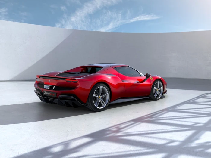 Ferrari-va-accepta-criptomonedele-ca-modalitate-de-plat-pentru-mainile-sale-de-lux
