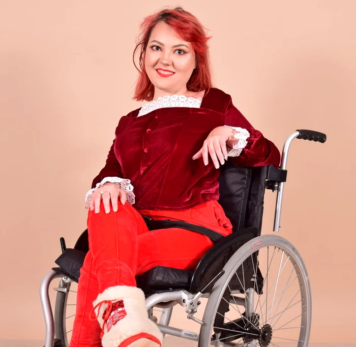 Handicapul-de-care-sufer-Statul-romn-Tnr-aflat-n-scaunul-cu-rotile-lsat-de-izbelite