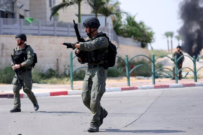 Israelienii-acuz-Hamas-c-folosete-civilii-drept-scuturi-umane-Femei-copii-i-btrni-rpii-i-dui-n-Fia-Gaza