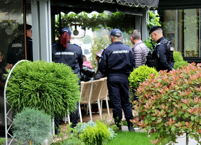 La-plimbare-prin-ora-sub-influena-drogurilor-n-centrul-Slatinei-Jandarmii-au-legitimat-doi-tineri-cu-comportament-ciudat