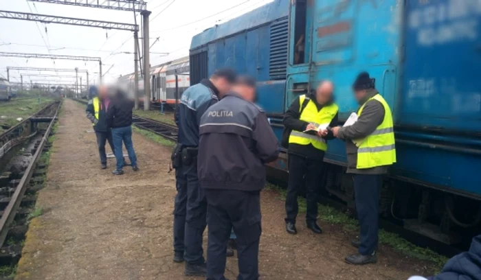 Mai-muli-angajai-CFR-gsii-bei-la-serviciu-doi-electromecanici-un-ef-de-echip-de-ntreinere-ct-i-o-femeie-impiegat