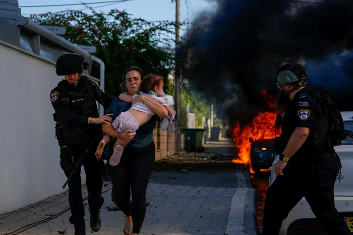 Mirosul-mi-ajunge-direct-n-inim-Mrturiile-experiilor-criminaliti-israelieni-care-identific-victimele-torturate-i-arse