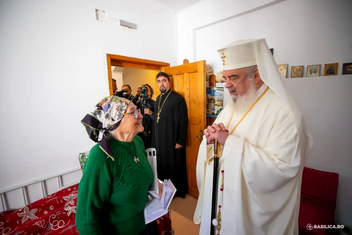 Patriarhul-Daniel-n-vizit-la-mnstirea-Cristiana-din-Bucureti-A-oferit-236000-de-lei-pentru-repararea-aezmntului-monahal