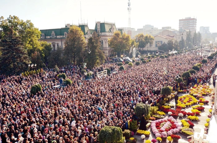 Pelerinajul-Sfintei-Parascheva-de-la-Iai-Mesajul-Patriarhului-Daniel-pentru-credincioii-care-au-venit-s-se-nchine-la-Cuvioasa-LIVE