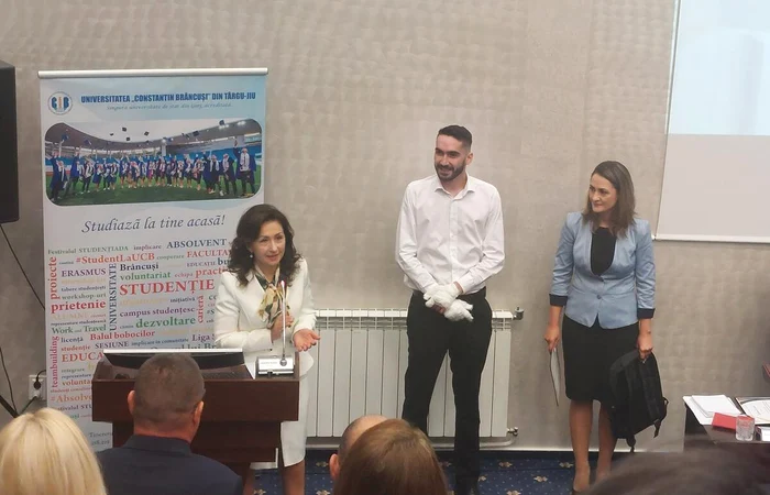 Pompier-rnit-la-Crevedia-cu-minile-bandajate-la-Universitate-Adrian-Marcu-a-fost-premiat-de-facultatea-unde-studiaz