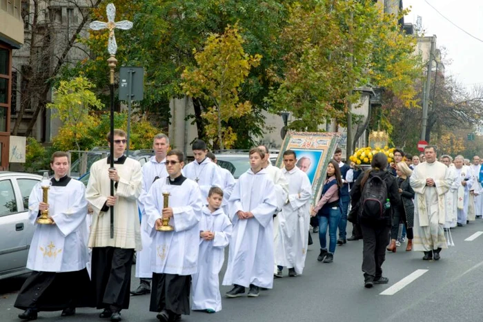 Procesiune-cu-relicva-Sfntului-Pap-Ioan-Paul-al-II-lea-duminic-n-Capital-Programul-de-desfurare