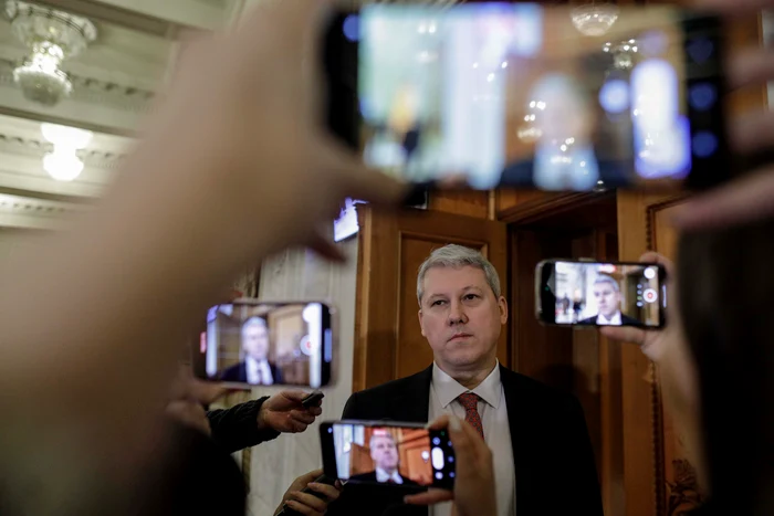 Scandal-n-Parlament-Jigniri-i-acuzaii-ntre-Putere-i-Opoziie-de-la-tribuna-plenului