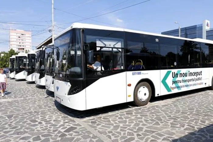 Studenii-rmn-fr-subvenii-pentru-transportul-n-comun-Ministerul-Educaiei-criticat-dur