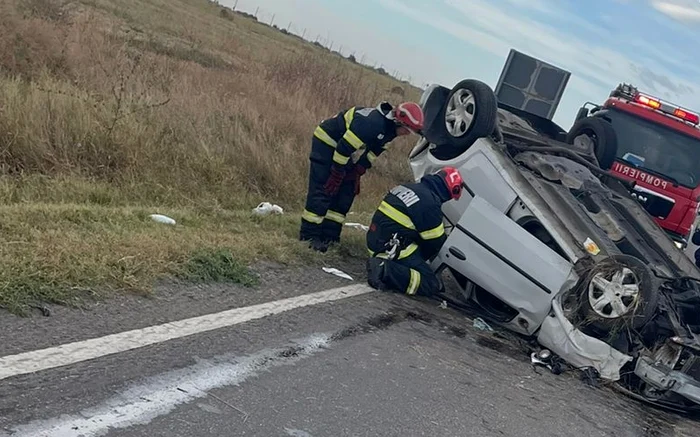 Trei-rnii-pe-o-osea-din-Buzu-dup-ce-un-autoturism-s-a-rsturnat-Printre-victime-o-fat-de-13-ani