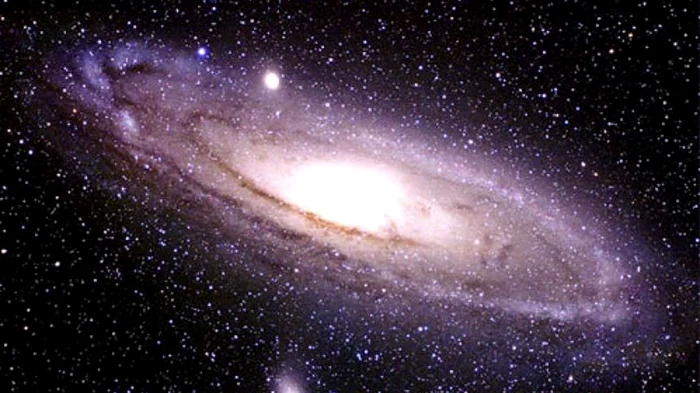 Un-semnal-radio-misterios-a-cltorit-8-miliarde-de-ani-prin-Univers-i-a-ajuns-pe-Pmnt