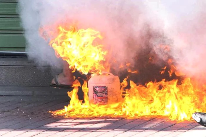 i-a-incendiat-prietenul-de-pahar-cu-care-buse-la-crciuma-din-sat-Victima-a-scpat-miraculos-cu-via